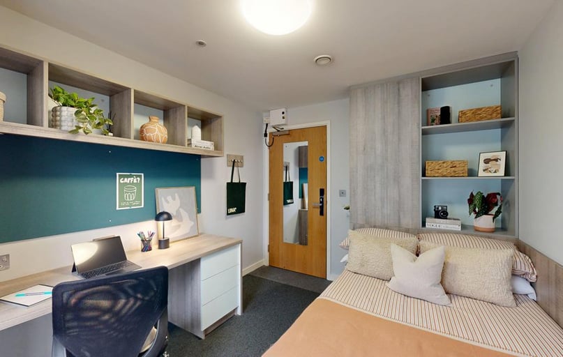 Non-Ensuite Room, Graystacks, 171 Castle Blvd, Dunkirk, Nottingham - Image 1