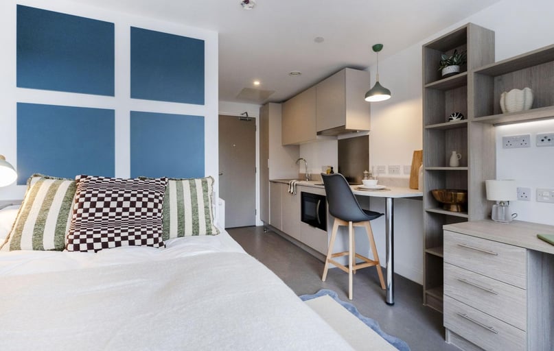 Bronze Studio, Timber Yard, Silverthorne Lane, Near University, Bristol - Image 1