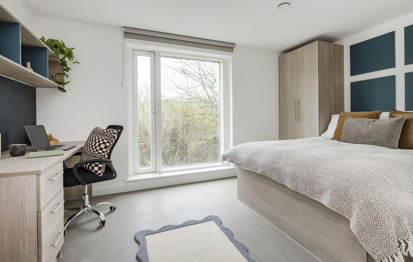 Silver Plus Studio, Timber Yard, Silverthorne Lane, Near University, Bristol - Image 1