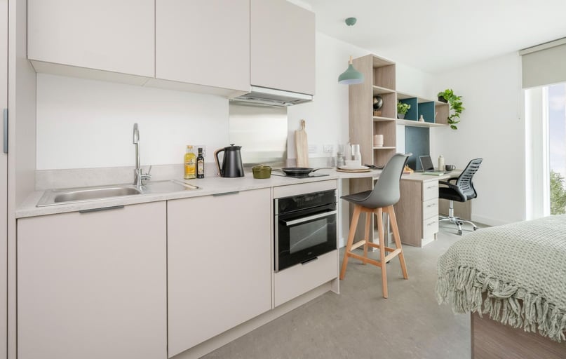 Platinum Plus Studio, Timber Yard, Silverthorne Lane, Near University, Bristol - Image 1