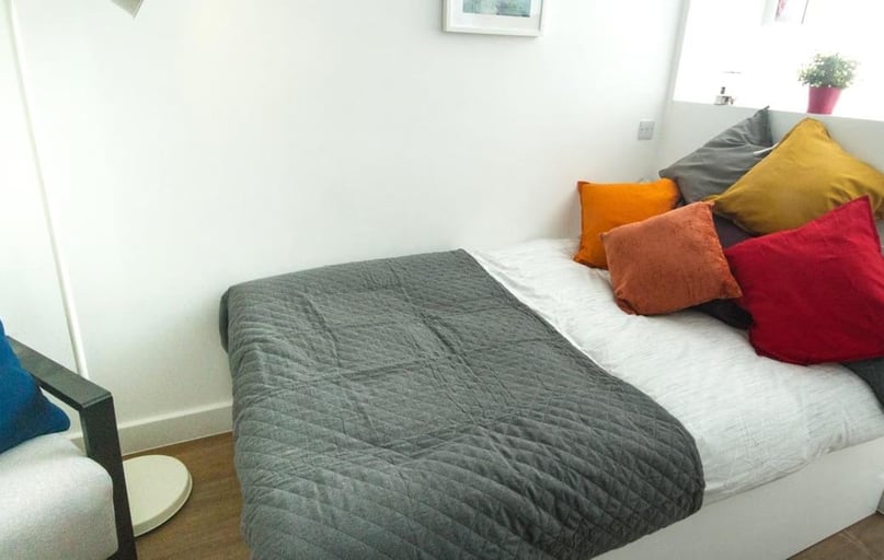 Deluxe 2 Bed Apartment, Orbital, Ilkeston Road, Canning Circus, Nottingham - Image 1