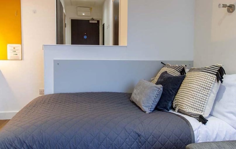 Deluxe Ensuite, Orbital, Ilkeston Road, Canning Circus, Nottingham - Image 1