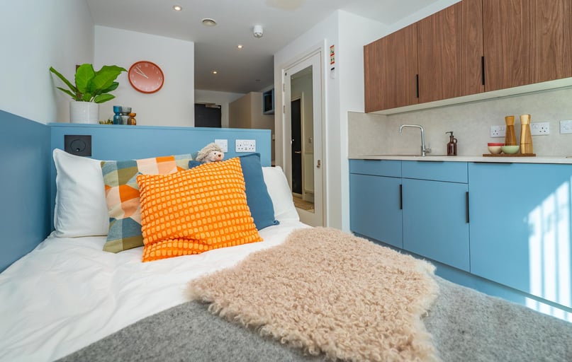 Bronze Studio, The Propeller Quarter, Fairlawn Avenue, Near University, Bristol - Image 1