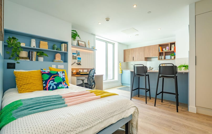 Gold Studio, The Propeller Quarter, Fairlawn Avenue, Near University, Bristol - Image 1