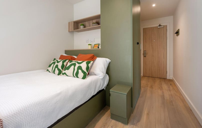 Platinum Ensuite, Centre Court, Alfreton Road, Lenton, Nottingham - Image 1