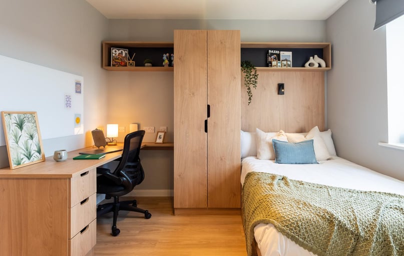 Platinum En Suite, St Peters Court, Midland Way, Lenton, Nottingham - Image 1