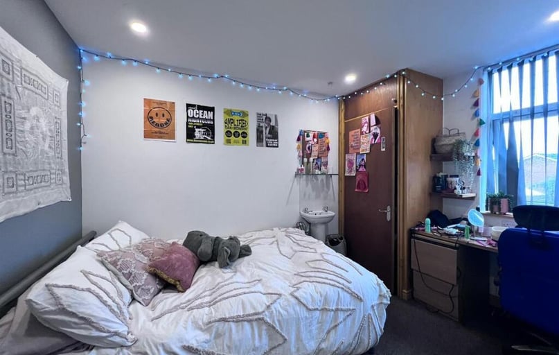 Cycle Road, Lenton, Nottingham - Image 1