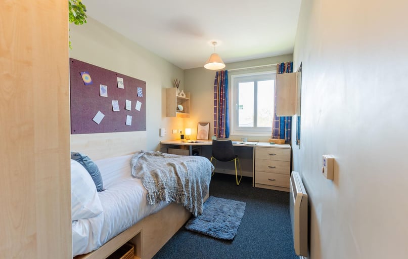 Silver En Suite, St Peters Court, Midland Way, Lenton, Nottingham - Image 1