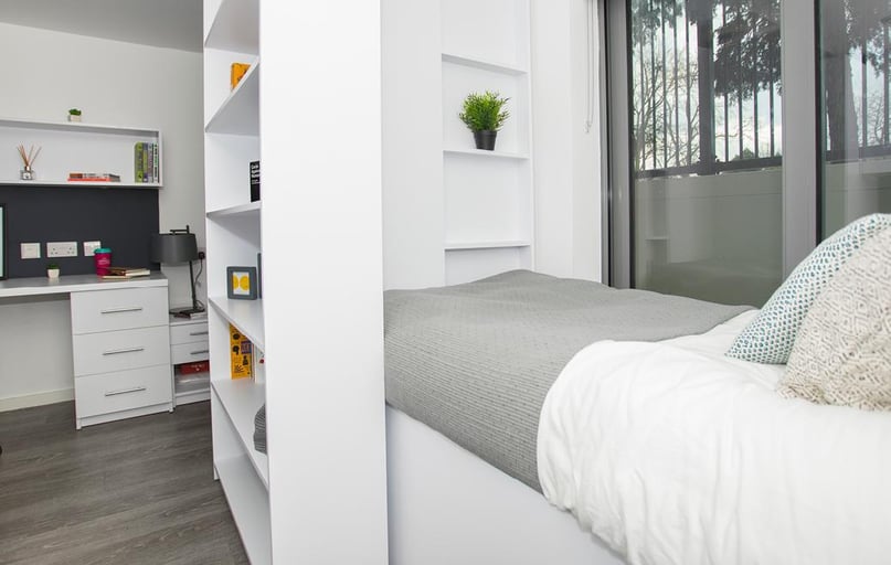 Large Twin Studio, The Cube Ealing, 11 Popes Lane, Ealing, London - Image 1