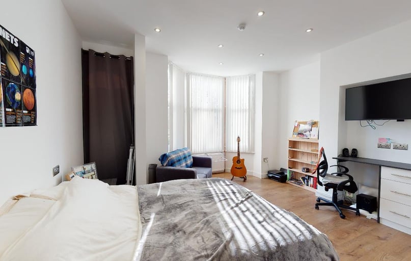 London Road, Victoria Park, Leicester - Image 1