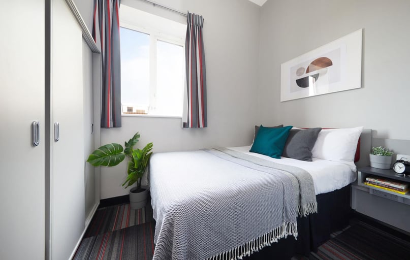 Classic Ensuite, Pillar Box, 71A Hertford Street, City Centre, Coventry - Image 1
