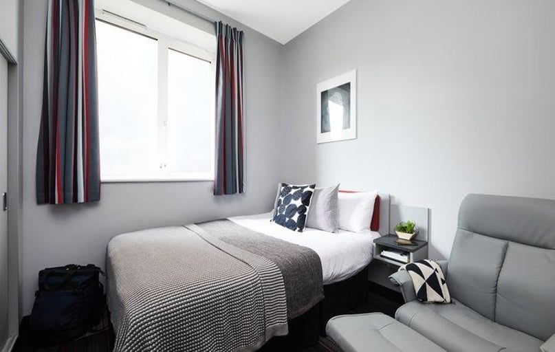 Superior Ensuite, Pillar Box, 71A Hertford Street, City Centre, Coventry - Image 1