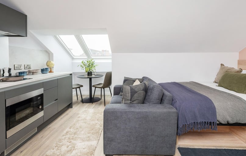 Skylight Plus Studio, Headrow Court, Park Cross Street, Hyde Park, Leeds - Image 1