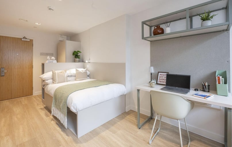 Ensuite with Balcony, The Quarter House, 17 Marlborough Street, City Centre, Bristol - Image 1