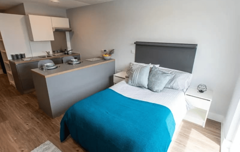 Deluxe Gold Studio, West Way Square, 5 West Way Square, Cowley, Oxford - Image 1