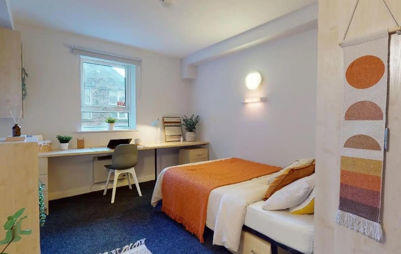 Bronze Ensuite, Arkwright House, Tumbling Hill Street, City Centre, Bradford - Image 1