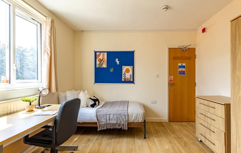 Accessible Studio, Brooke Hall, 17 Flodden Road, Lambeth, London - Image 1