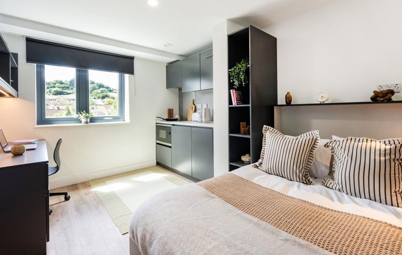 Classic Plus Studio, Hollis Wharf, Lower Bristol Road, Oldfield Park, Bath - Image 1