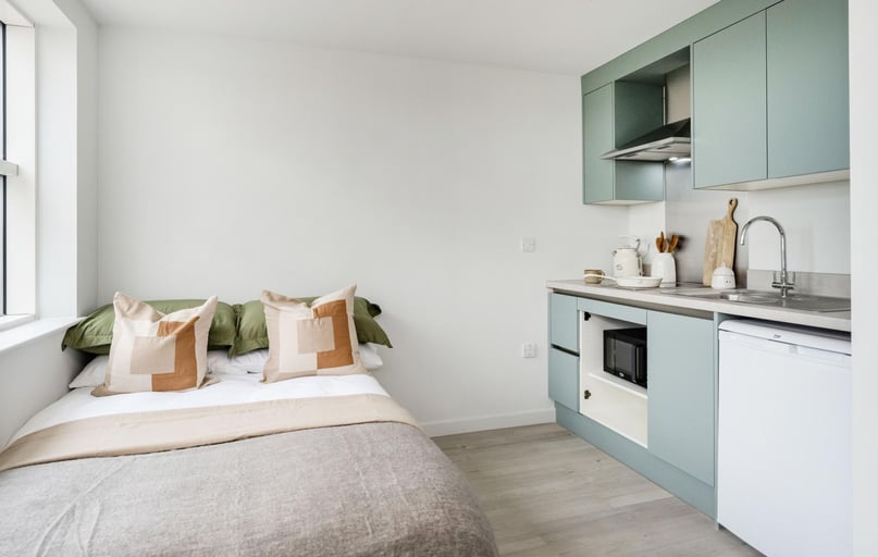 Accessible Studio, The Paragon, Boston Manor Road, Brentford, London - Image 1