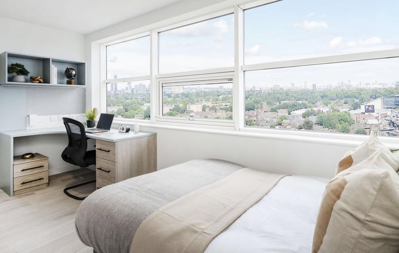 Premium Studio, The Paragon, Boston Manor Road, Brentford, London - Image 1