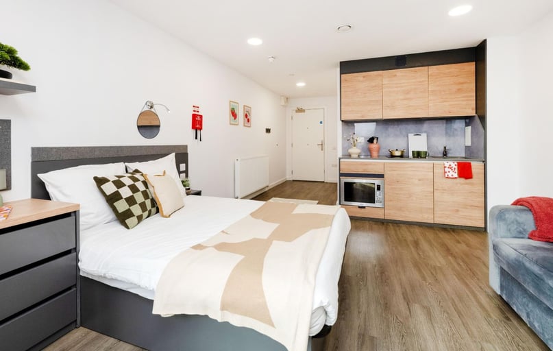 Luxury Studio, The Valentine, 27-37 Perth Road, Gants Hill, London - Image 1
