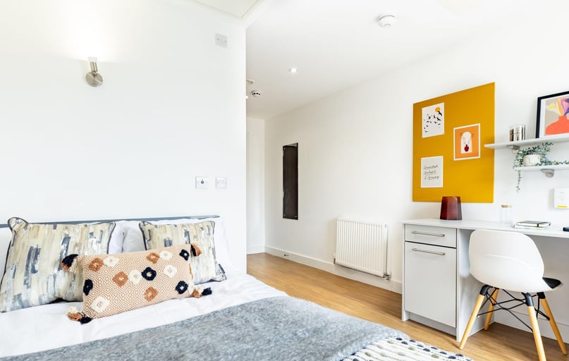 Deluxe Ensuite, Orbital, Ilkeston Road, Canning Circus, Nottingham - Image 1