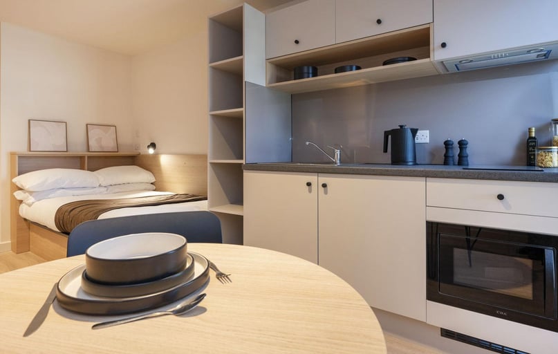 Superior Studio, Straits Mile, 179A Canongate, City Centre, Edinburgh - Image 1