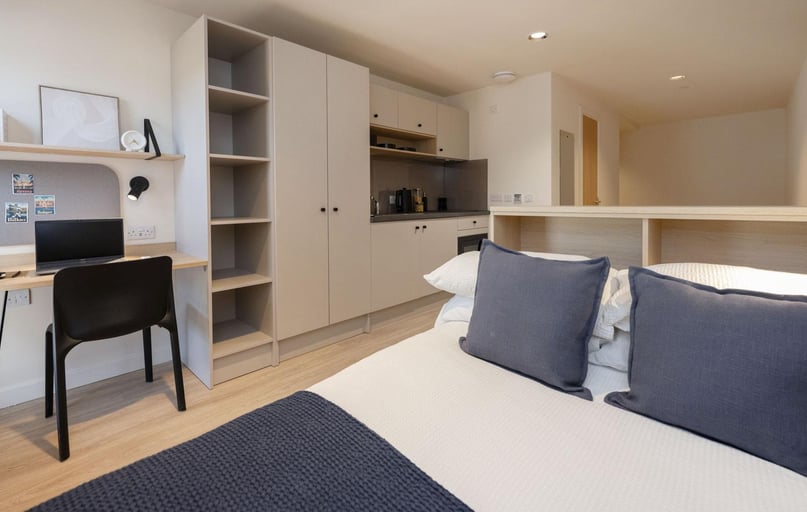 Deluxe Studio, Straits Mile, 179A Canongate, City Centre, Edinburgh - Image 1