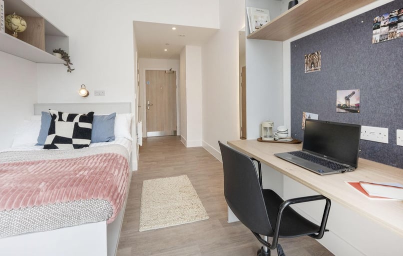 Premium Plus Studio, Glasgow Citi View, 250 St. Vincent Street, City Centre, Glasgow - Image 1