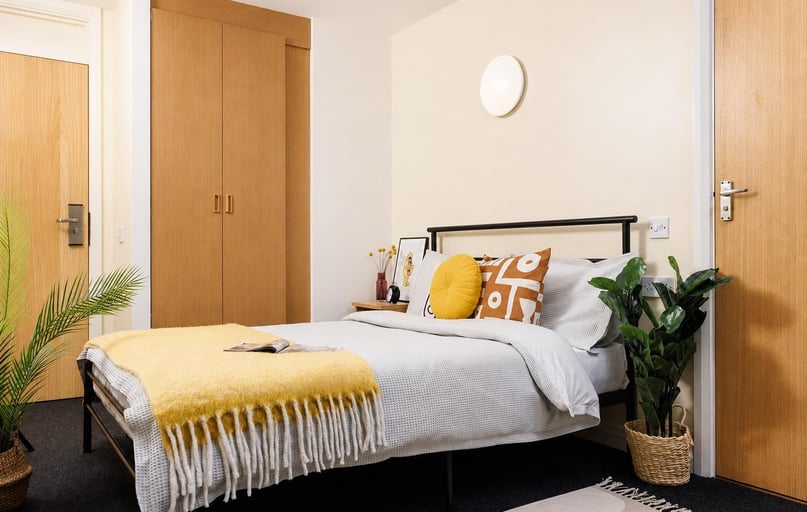 Three Bed Flat - Extra Large Double, Westhill Hall, 61 Eldon Street, City Centre, Sheffield - Image 1