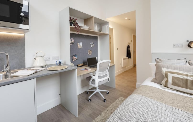 Deluxe Studio, Glasgow Citi View, 250 St. Vincent Street, City Centre, Glasgow - Image 1