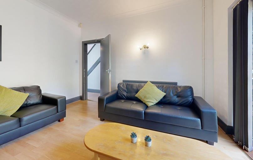 Oaklands Avenue, City Centre, Loughborough - Image 1