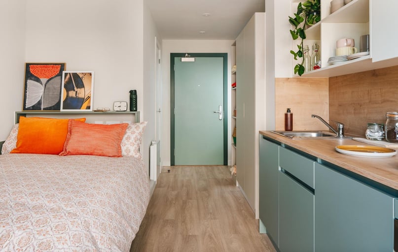 Deluxe Studio, City Wharf, Anderston Quay, City Centre, Glasgow - Image 1