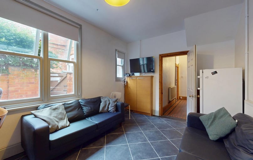 Howard Road, Clarendon Park, Leicester - Image 1