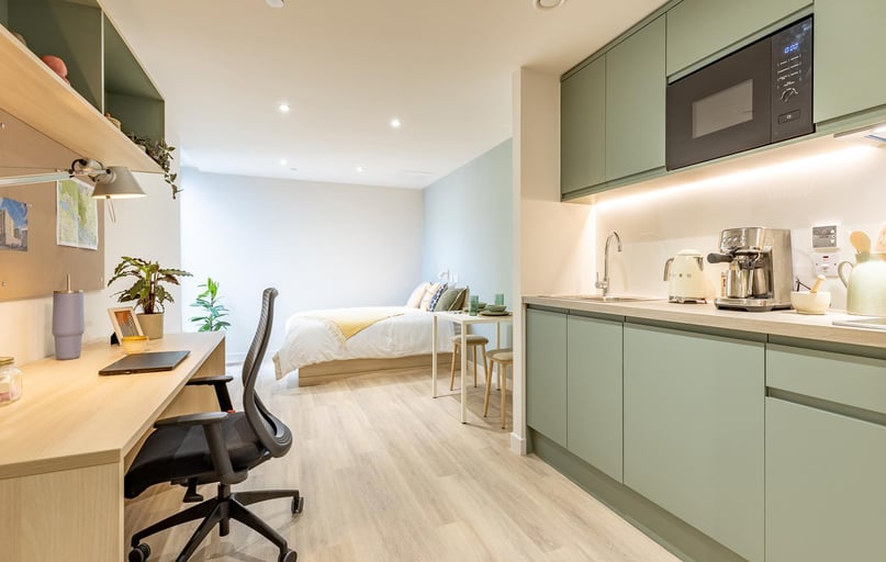 Premium Studio Wet Bathroom, Parklands, 63 Brown Street, West End, Dundee - Image 1