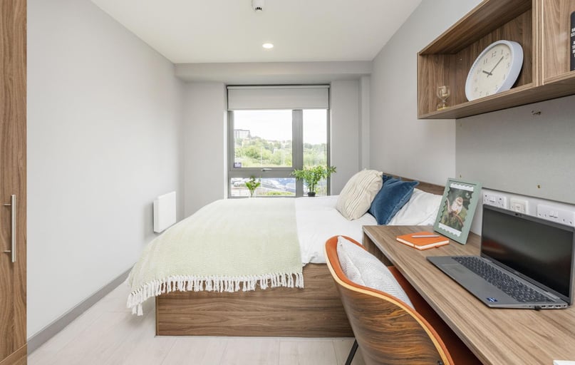 Classic Ensuite, Scotway House, 165 Castlebank Street  , Broomhill, Glasgow - Image 1