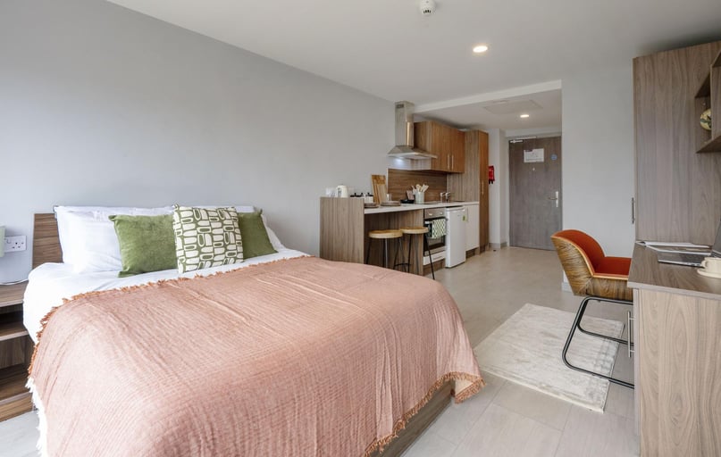 Deluxe Studio, Scotway House, 165 Castlebank Street  , Broomhill, Glasgow - Image 1
