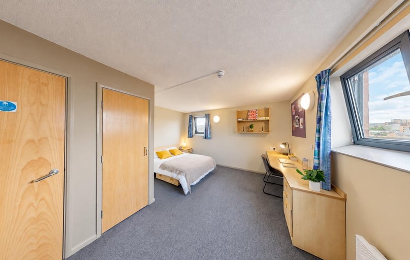 Three Bed Flat - Extra Large Double, Archways, 18 Leadmill Road, City Centre, Sheffield - Image 1