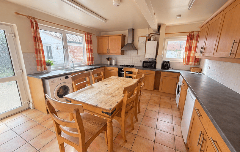 Newport, Uphill, Lincoln - Image 1