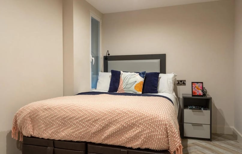 Gold One Bed Apartment, 121 Princess Street, City Centre, Manchester - Image 1
