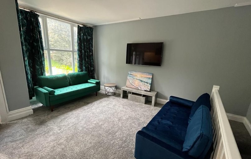 Knowle Avenue, Burley, Leeds - Image 1