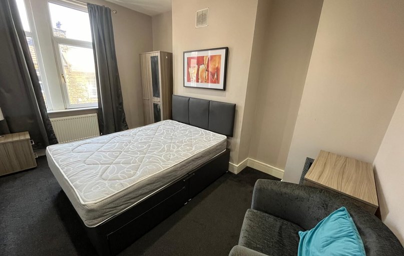 Room 3, 86 Hough Lane, Bramley, Leeds - Image 1
