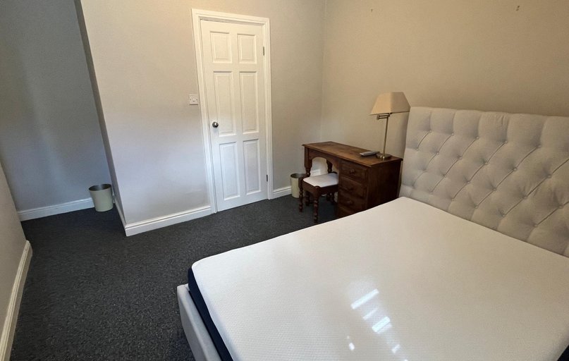 6 Dragon Parade, Cookridge, Leeds - Image 1