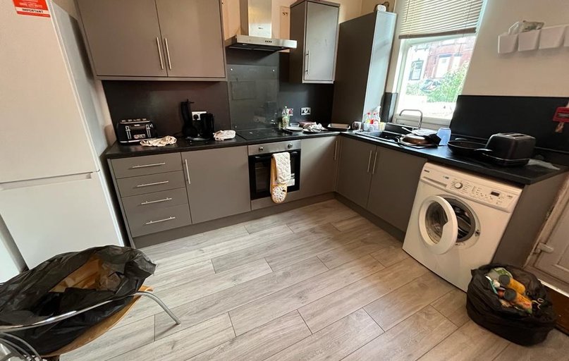 Brudenell Avenue, Hyde Park, Leeds - Image 1