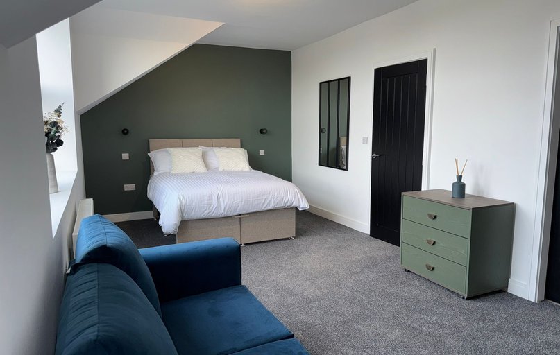 Room 8, 28 Dragon Parade, Cookridge, Leeds - Image 1