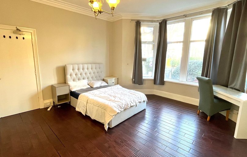 6 Dragon Parade, Cookridge, Leeds - Image 1