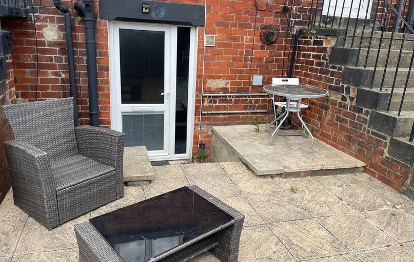 Flat 4, 92 Austhorpe Road, Harehills, Leeds - Image 1