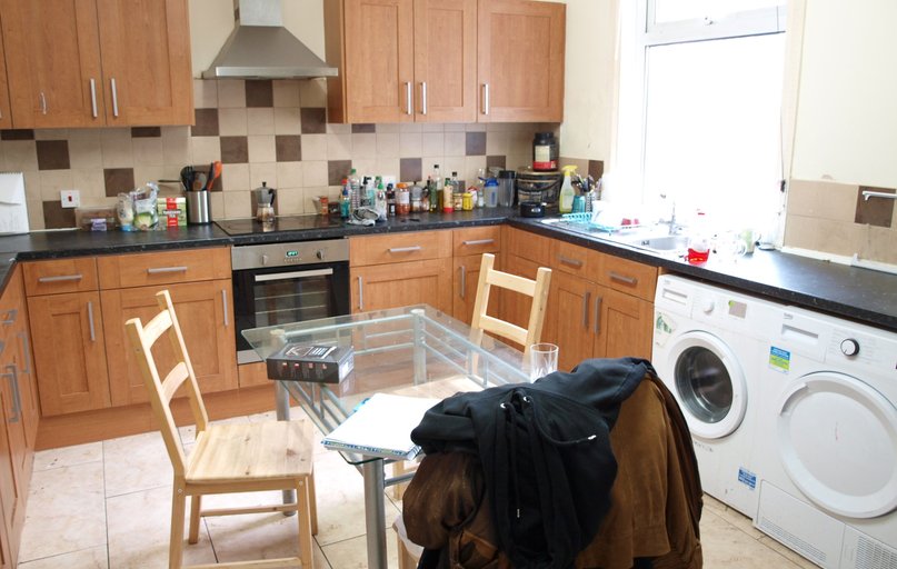 Brudenell Mount, Hyde Park, Leeds - Image 1