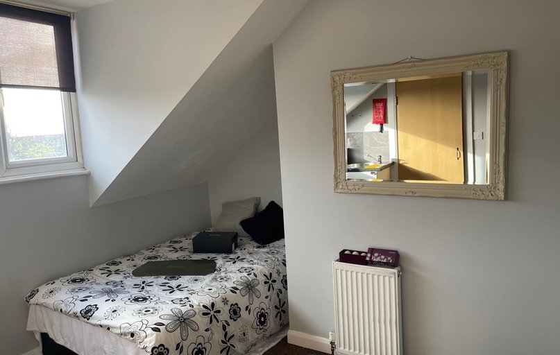 STUDIO 4, 3a Irwin Approach, Harehills, Leeds - Image 1