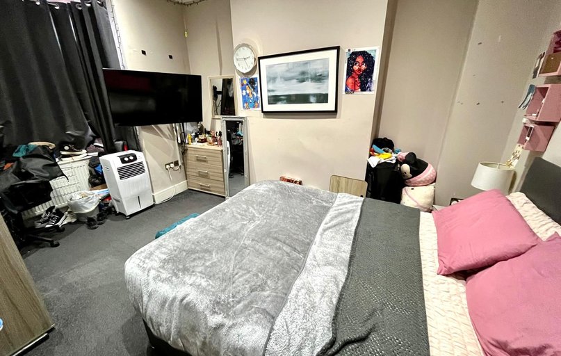 Room 1, 86 Hough Lane, Bramley, Leeds - Image 1